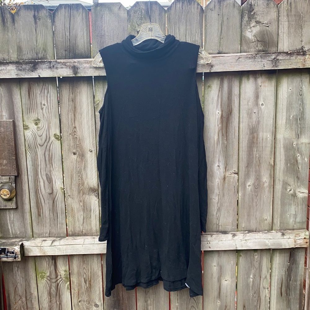 American Eagle Outfitters cold shoulder tunic sz. XL